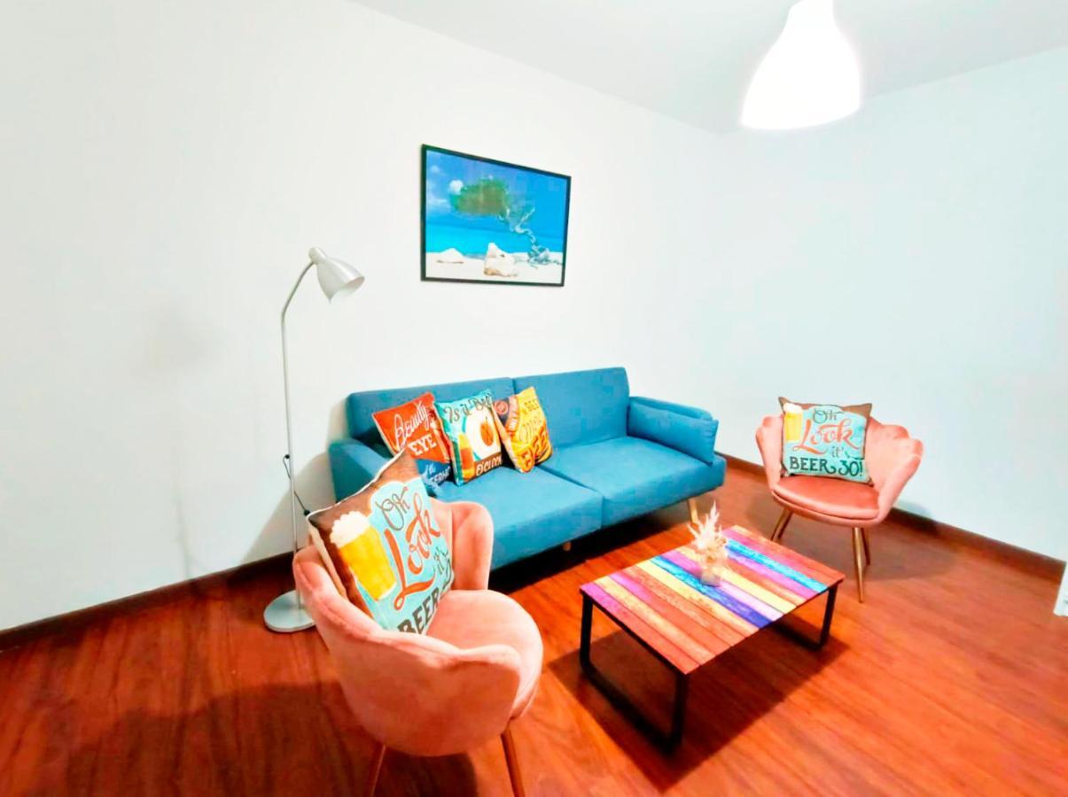 By Plaza Real Budget Rooms Barcelona Exterior photo