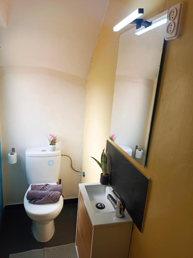 By Plaza Real Budget Rooms Barcelona Exterior photo